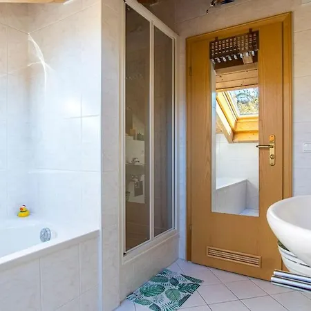 Luxury Living Near Weissensee +Balcony +Netflix Füssen Exterior foto