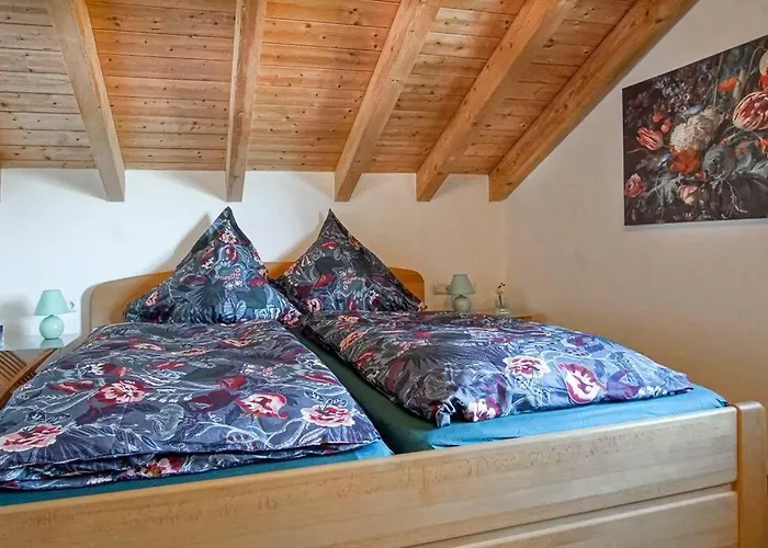 Luxury Living Near Weissensee +Balcony +Netflix