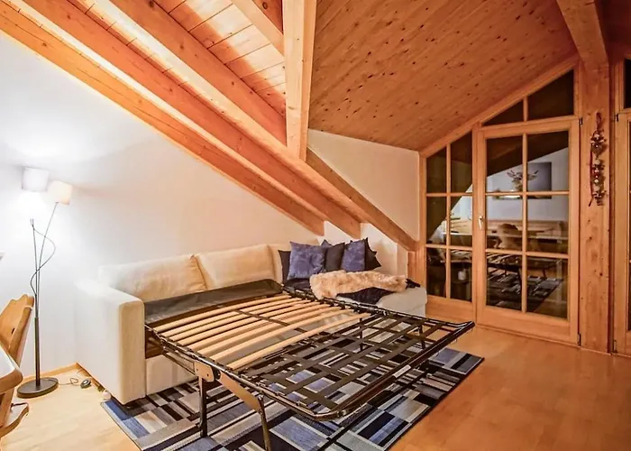 Luxury Living Near Weissensee +Balcony +Netflix