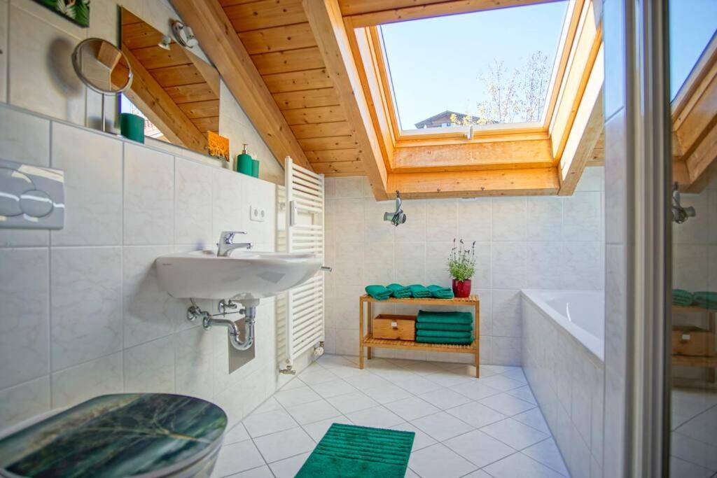 Luxury Living Near Weissensee +balcony +netflix Apartment Füssen