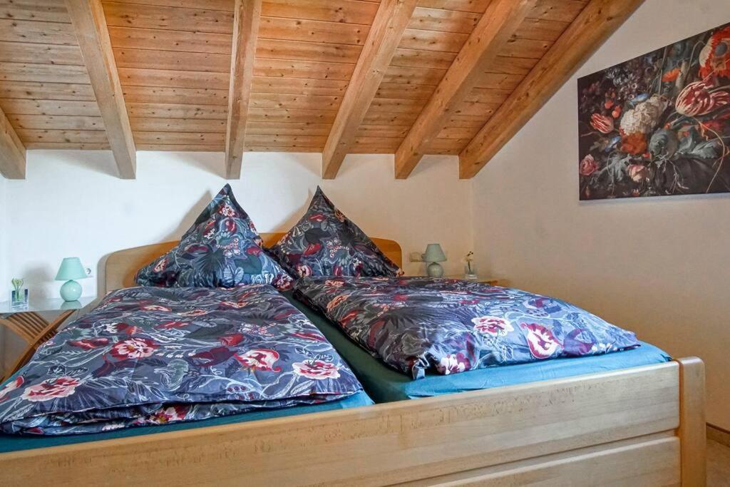 Luxury Living Near Weissensee +balcony +netflix