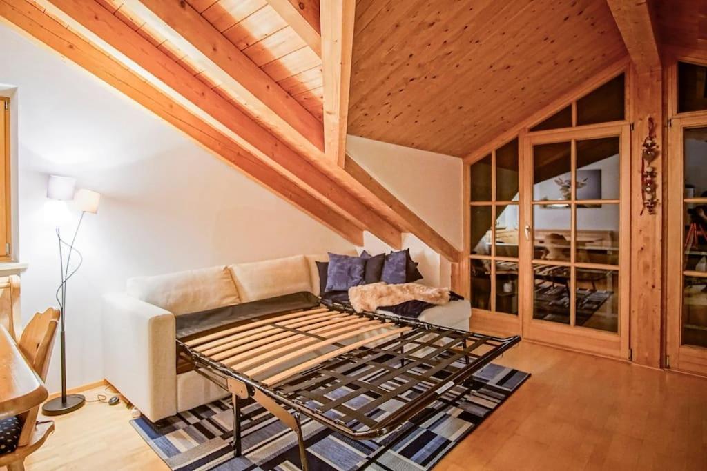 Luxury Living Near Weissensee +balcony +netflix Apartment