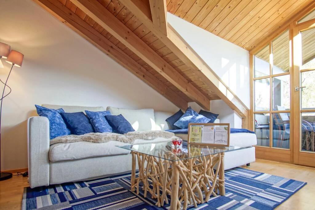 Apartment Luxury Living Near Weissensee +balcony +netflix