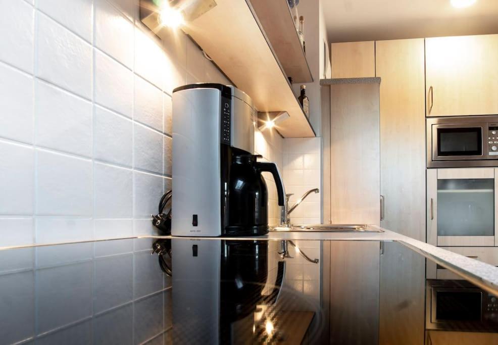 Luxury Living Near Weissensee +balcony +netflix Appartamento *