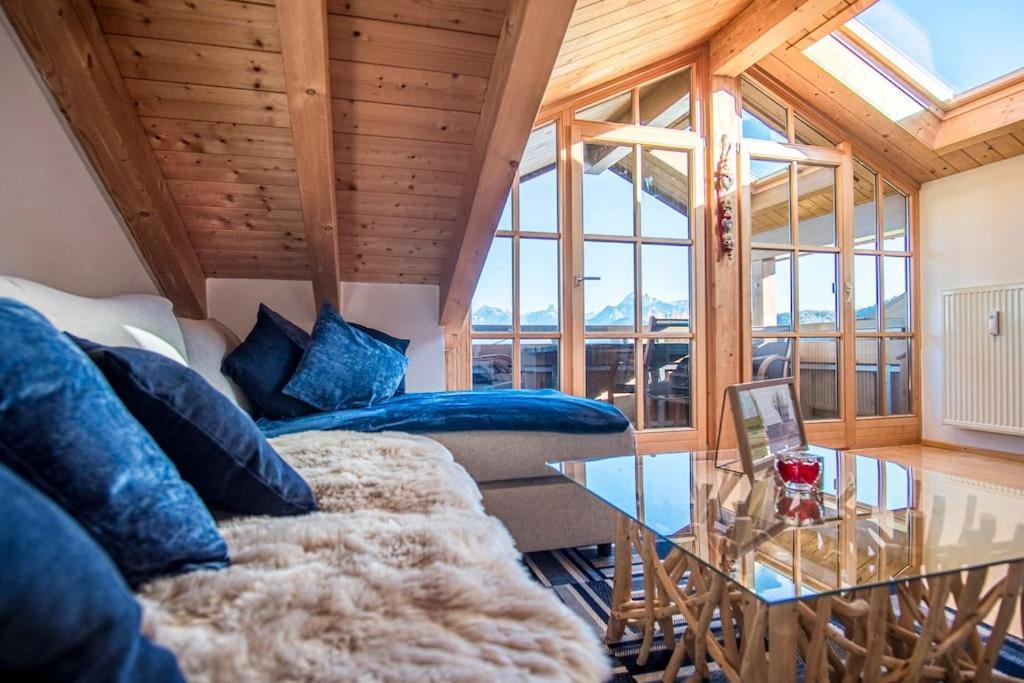 Luxury Living Near Weissensee +balcony +netflix Apartment